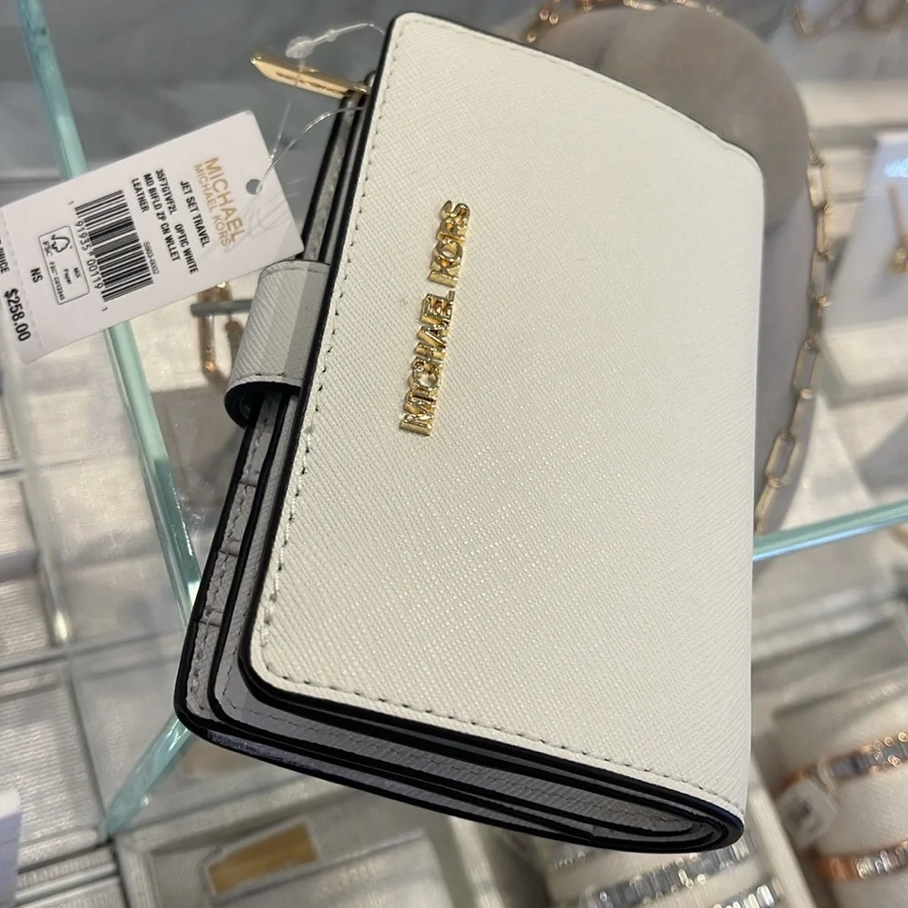 Michael Medium Crossgrain Leather Bifold Wallet
Optic White
NWT - Picture 12 of 16